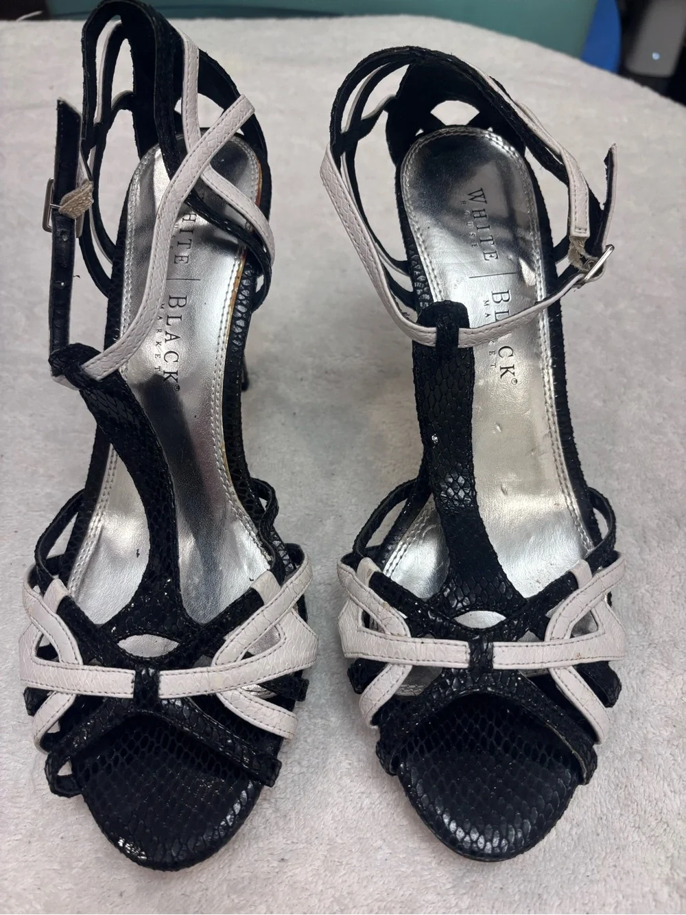 Almost Brand New - Heels by White House / Black Market- Size 9.5M - Box 18